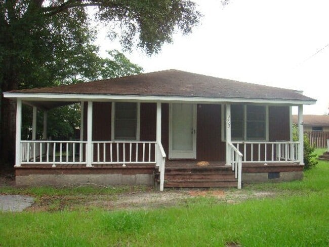 property at 2107 Mimosa Dr