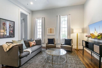 1430 St Charles Ave in New Orleans, LA - Building Photo - Building Photo