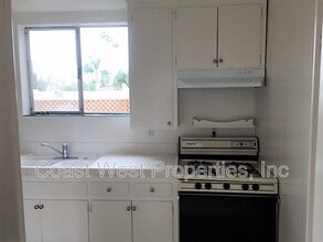 2072 Diamond St in San Diego, CA - Building Photo - Building Photo