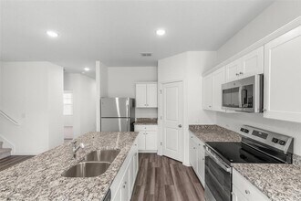 140 Mullen Wy in Taylor, TX - Building Photo - Building Photo