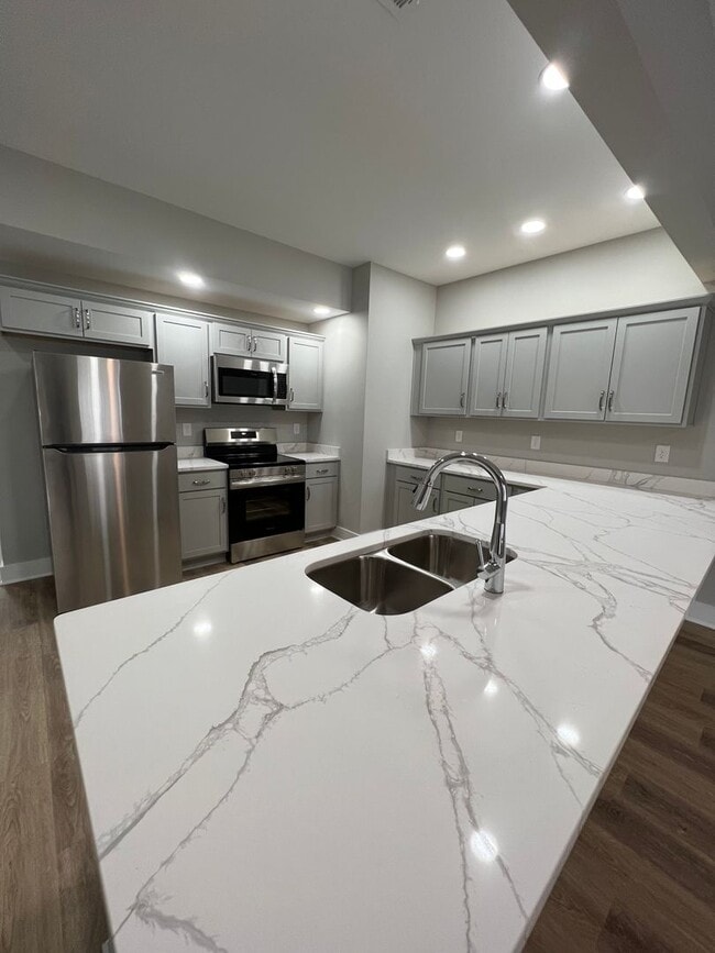 property at 228 N Mulberry St