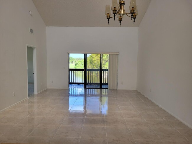 502 Lakeview Dr E, Unit 502 in Royal Palm Beach, FL - Building Photo - Building Photo