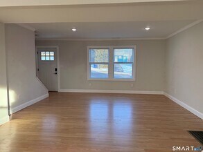 37 Brainerd Rd in Branford, CT - Building Photo - Building Photo