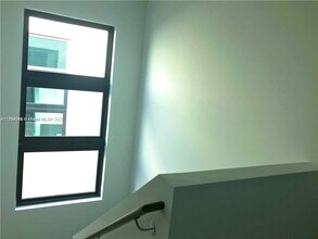 4370 E 10th Ave in Hialeah, FL - Building Photo - Building Photo