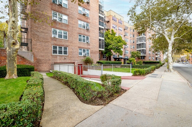 9231 57th Ave in Flushing, NY - Building Photo - Building Photo