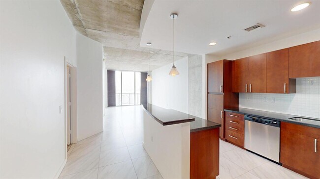 300 S Australian Ave, Unit 529 in West Palm Beach, FL - Building Photo - Building Photo