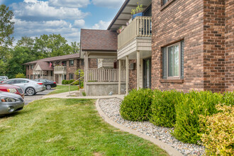 Cottonwood Forest Apartments in Jenison, MI - Building Photo - Building Photo