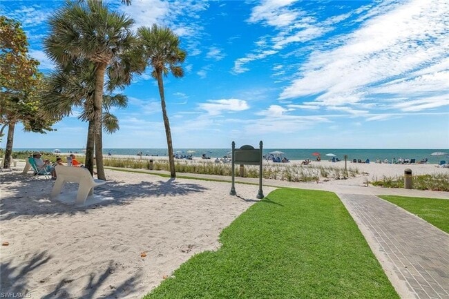 4092 Belair Ln in Naples, FL - Foto de edificio - Building Photo