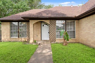 2220 Spruce Dr in Rosenberg, TX - Building Photo - Building Photo