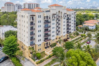 Villa Florini in Coral Gables, FL - Foto de edificio - Building Photo