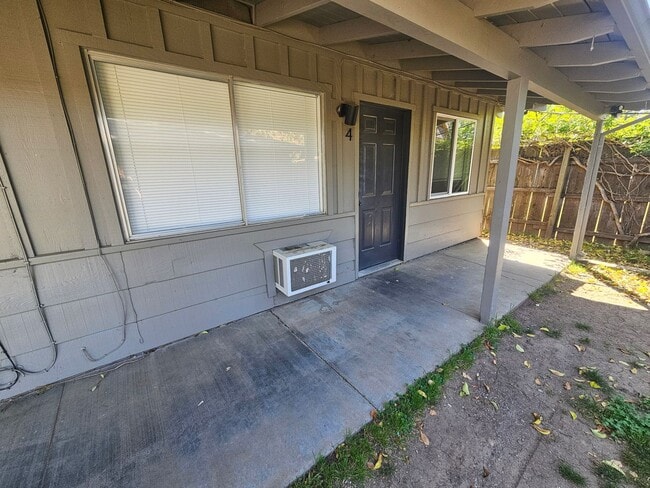 25195 Grant St in Los Molinos, CA - Building Photo - Building Photo