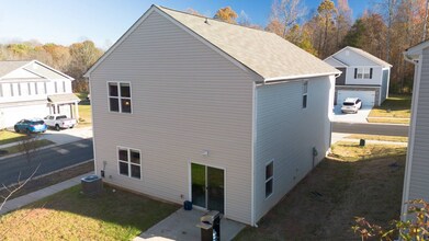 3241 McGee Hl Dr in Charlotte, NC - Foto de edificio - Building Photo