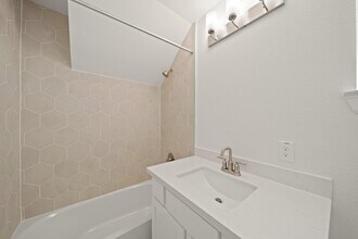 13305 Moncloa Dr in Houston, TX - Building Photo - Building Photo