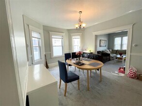 42 Lowden Ave, Unit 2 in Somerville, MA - Foto de edificio - Building Photo