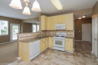 323 Norwell Ln in Round Lake, IL - Building Photo - Building Photo