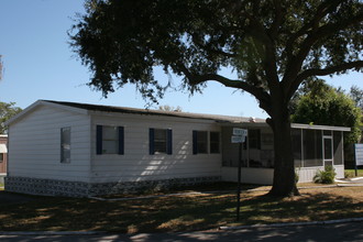 Sunshine Village Mobile Home Park in Lakeland, FL - Building Photo - Building Photo