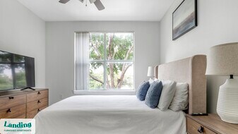 7373 Valley View Ln, Unit 2051 in Dallas, TX - Building Photo