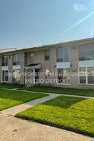 22108 Dante St, Unit #115 in Oak Park, MI - Building Photo