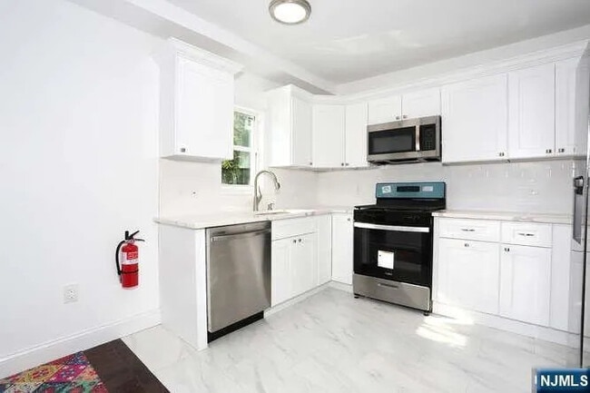 196 2nd St, Unit 1 st floor in Englewood, NJ - Building Photo - Building Photo