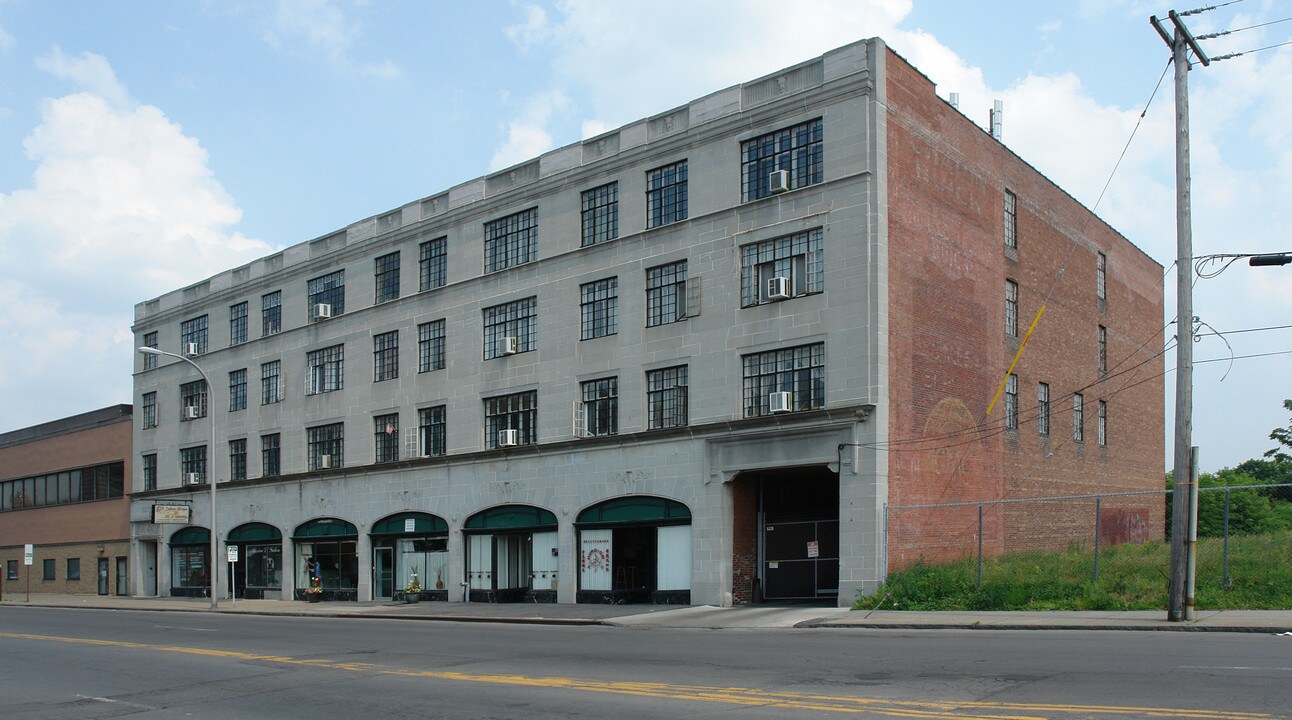 377-385 W Onondaga St in Syracuse, NY - Building Photo
