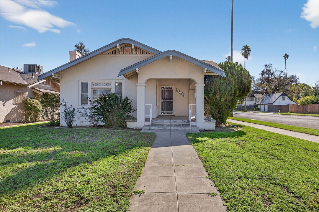 3804 E Kerckhoff Ave in Fresno, CA - Building Photo