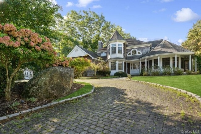 property at 39 Smugglers Path