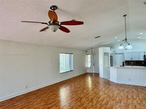 4481 Dogwood Cir in Weston, FL - Building Photo - Building Photo