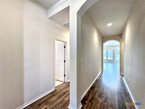 112 Missouri Primrose Ln in San Marcos, TX - Foto de edificio - Building Photo