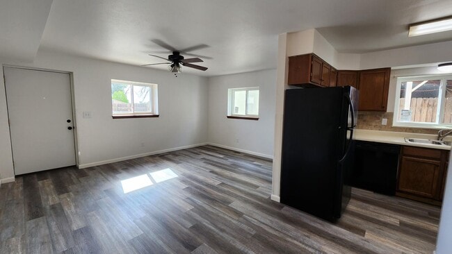 102 N 9th St, Unit B in Lamar, CO - Foto de edificio - Building Photo