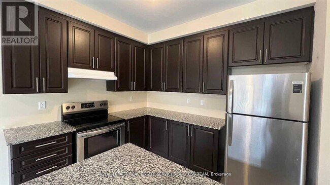 1915 Douglas Langtree Dr in Oshawa, ON - Building Photo - Building Photo