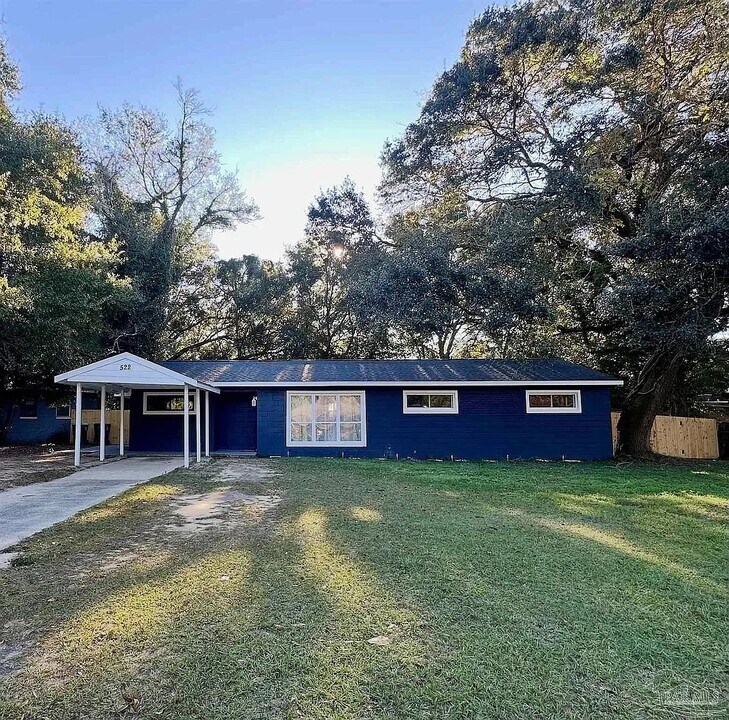 522 S Edgewood Cir in Pensacola, FL - Building Photo
