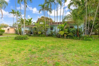 149 Fern Way in Miami Springs, FL - Building Photo - Building Photo