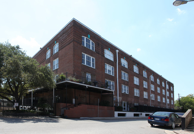 Dakota Lofts Apartments