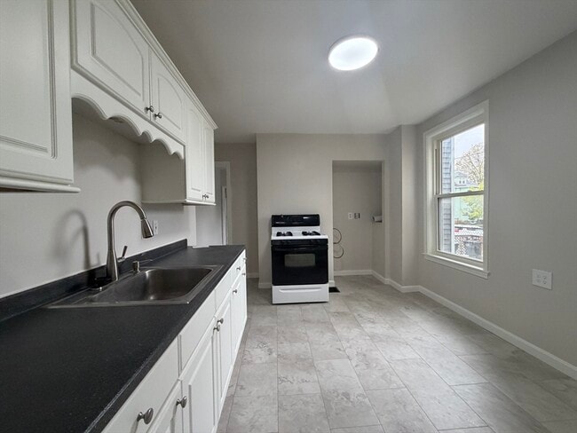 96 Orange St in Waltham, MA - Building Photo - Building Photo