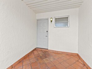 2226 Nova Village Dr in Davie, FL - Building Photo - Building Photo