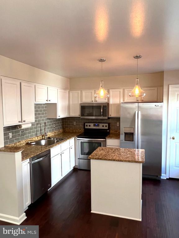 6402 LURETA Ln in Springfield, VA - Building Photo - Building Photo