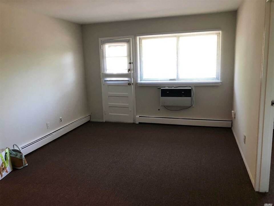 59 Adams Rd-Unit -2F in Central Islip, NY - Building Photo