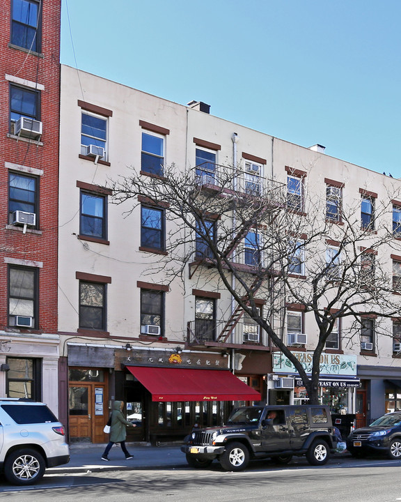 643 Hudson St in New York, NY - Building Photo