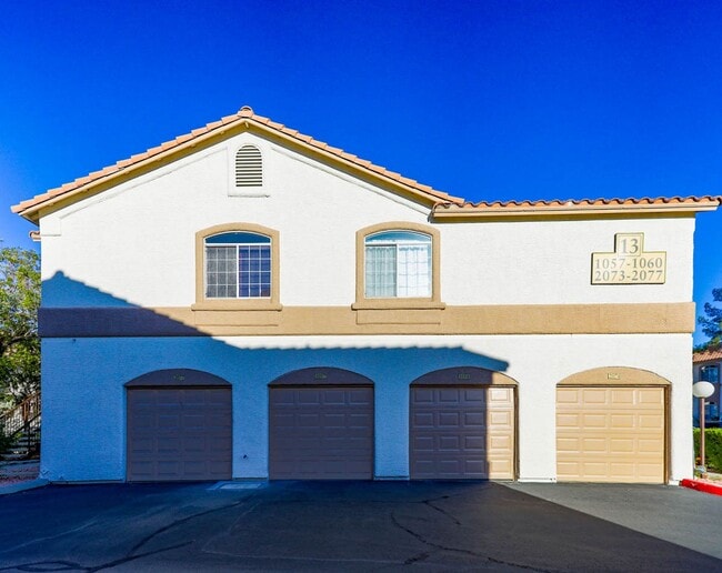 1830 N Buffalo Dr in Las Vegas, NV - Building Photo - Building Photo