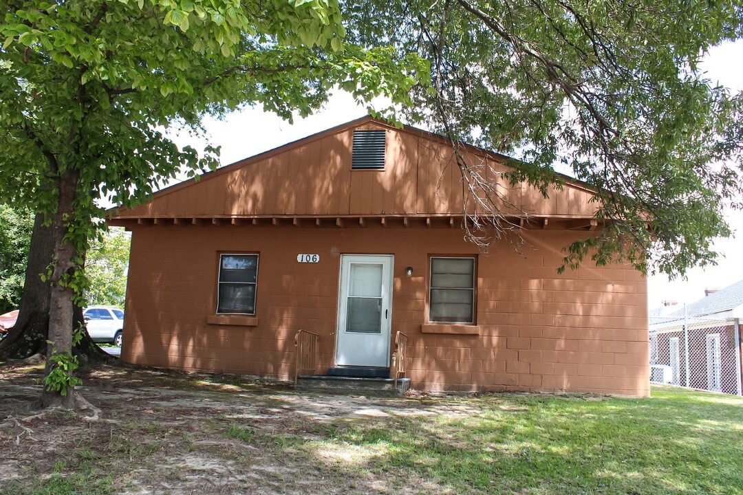 106 Spruce St W in Wilson, NC - Building Photo