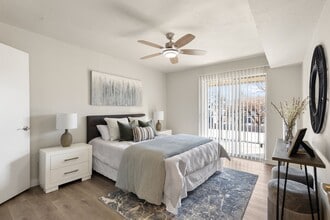 MIA Forest Oaks in Arlington, TX - Foto de edificio - Building Photo