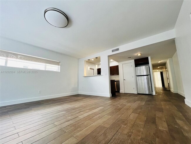 1001 Bay Dr in Miami Beach, FL - Building Photo - Building Photo