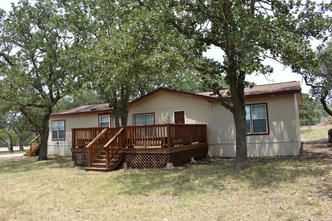 188 Sunset Ranch Rd W in Mountain Home, TX - Building Photo