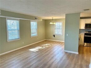 101 Marlborough St in East Greenwich, RI - Building Photo - Building Photo