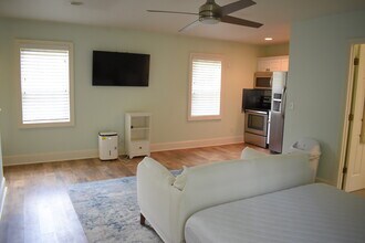 393 Whisper Park Dr, Unit Above Garage Apt. in Wilmington, NC - Building Photo - Building Photo