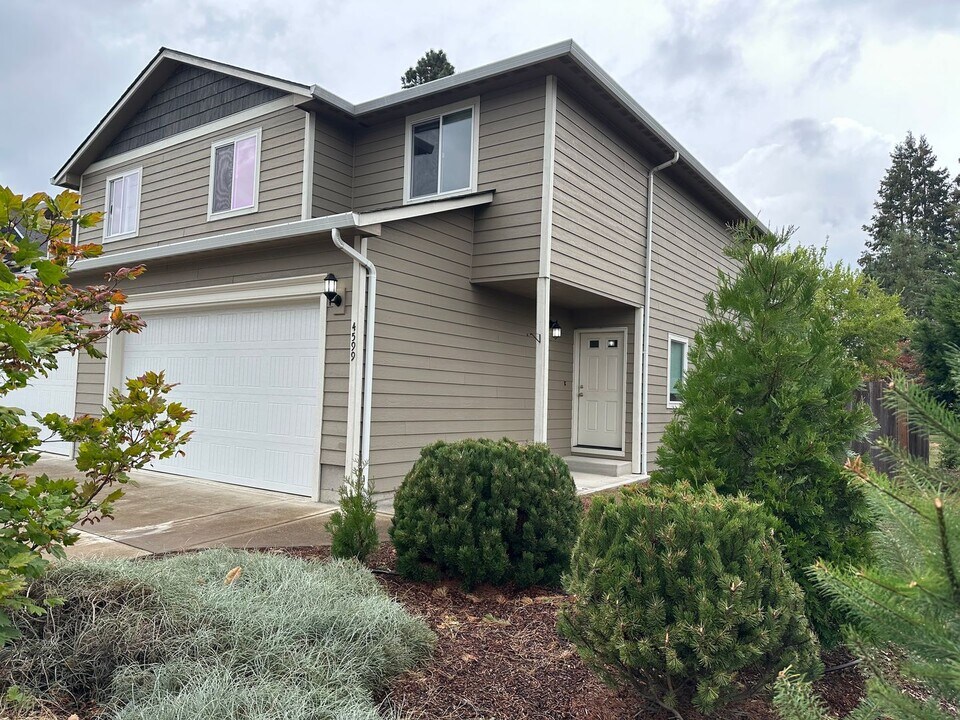 4599 Shipps Pl NE in Salem, OR - Building Photo