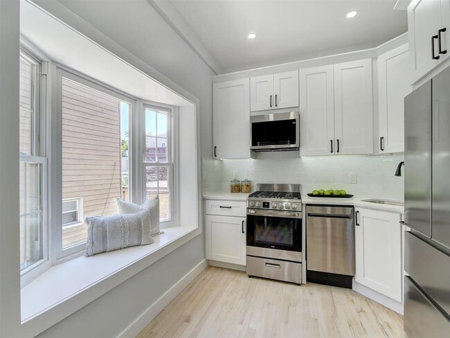 47 Washburn St in Jersey City, NJ - Building Photo - Building Photo