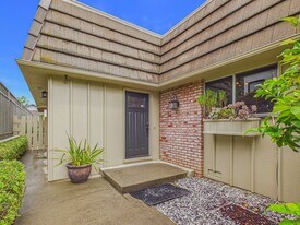 2110 Sharon Rd in Menlo Park, CA - Building Photo