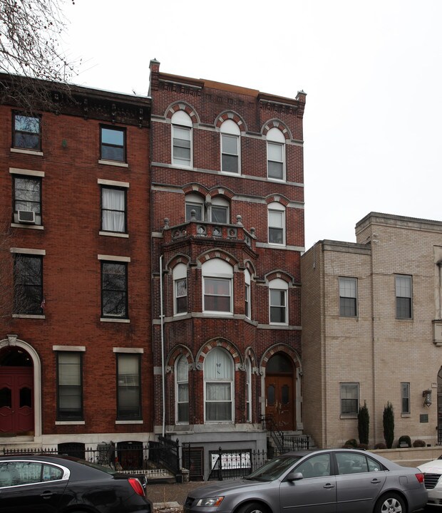 1325 S Broad St in Philadelphia, PA - Foto de edificio