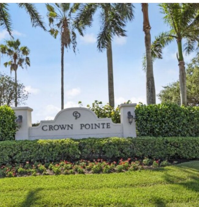 1961 E Crown Pointe Blvd in Naples, FL - Building Photo - Building Photo